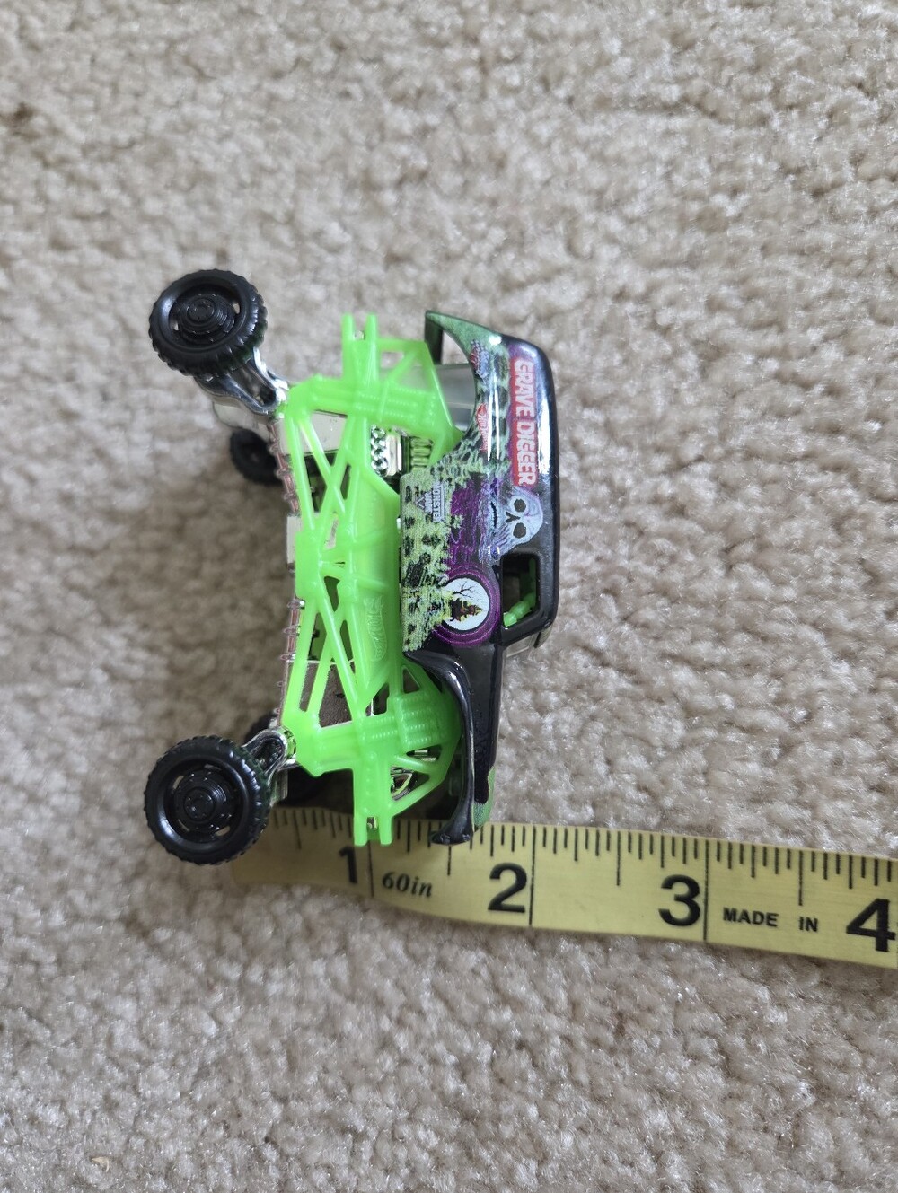 Monster Jam Grave Digger: 4 Time Champion 2019 Silver Chrome - Glow In The Dark - Picture 2 of 16